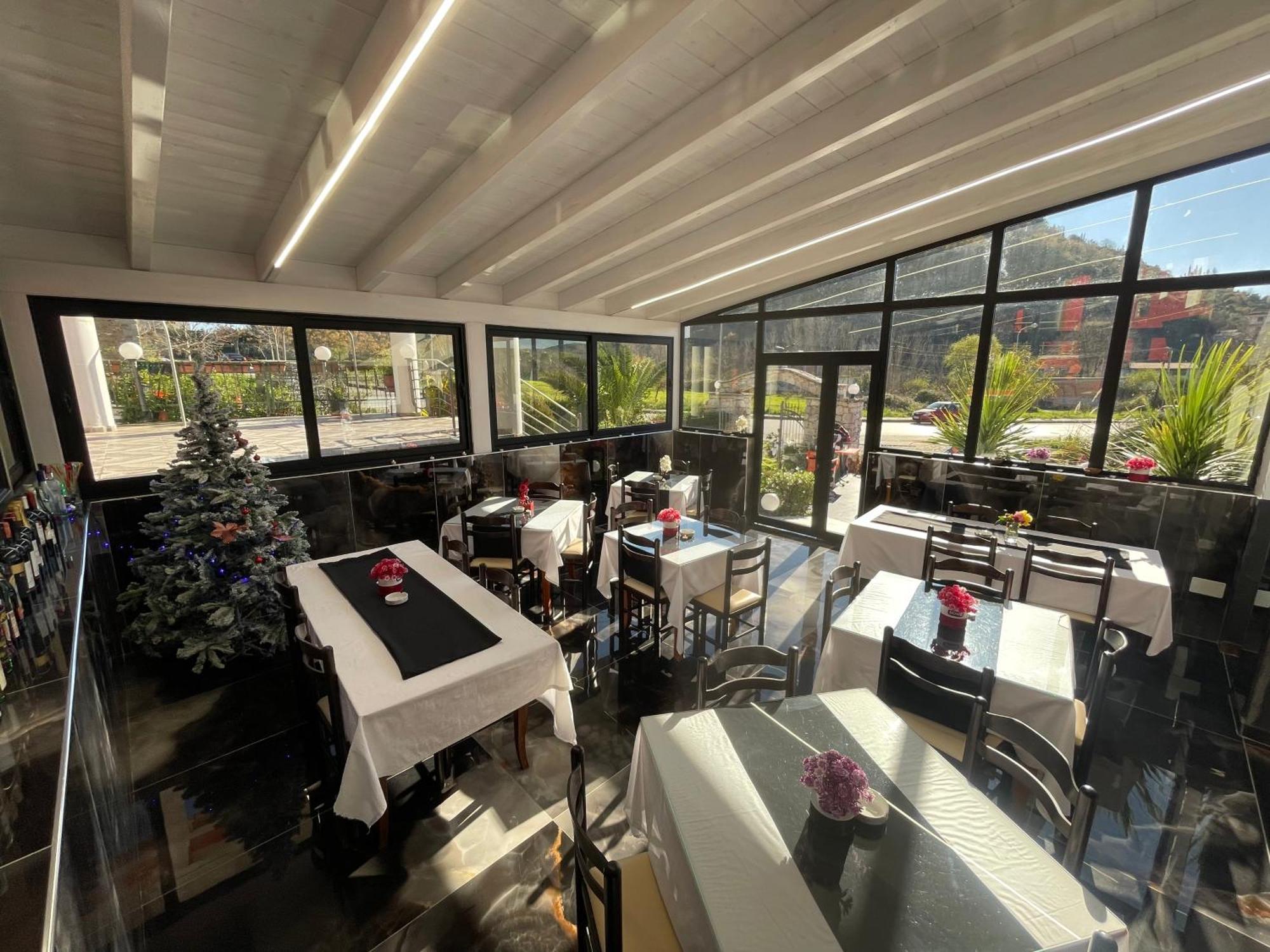 Hotel Bar Restaurant Mete Peshkepi Buitenkant foto